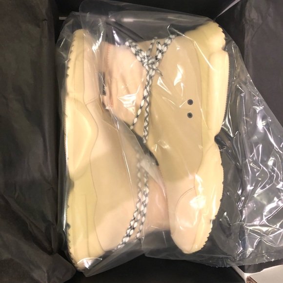 John Geiger 002 Cream/Cream/Red - Picture 2 of 7